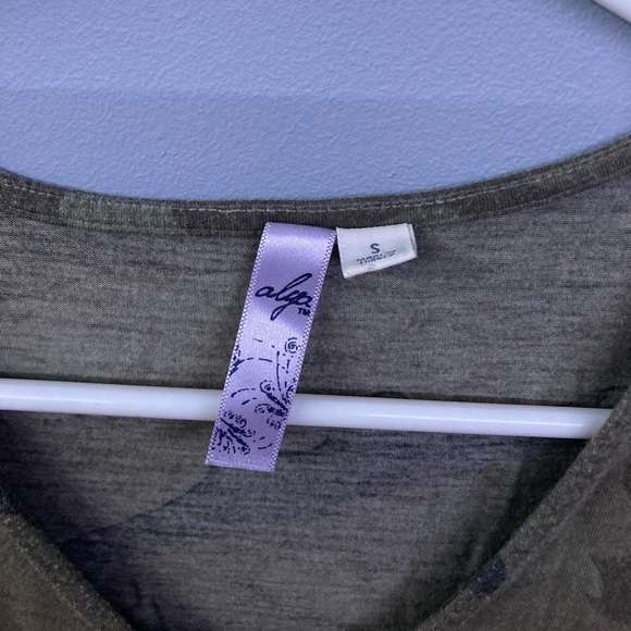 Francesca's Alya Short Sleeve Camouflage Top - Picture 5 of 5